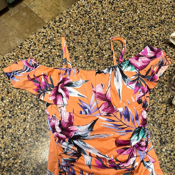 Floral Ruffel One Piece - Picture 2 of 4